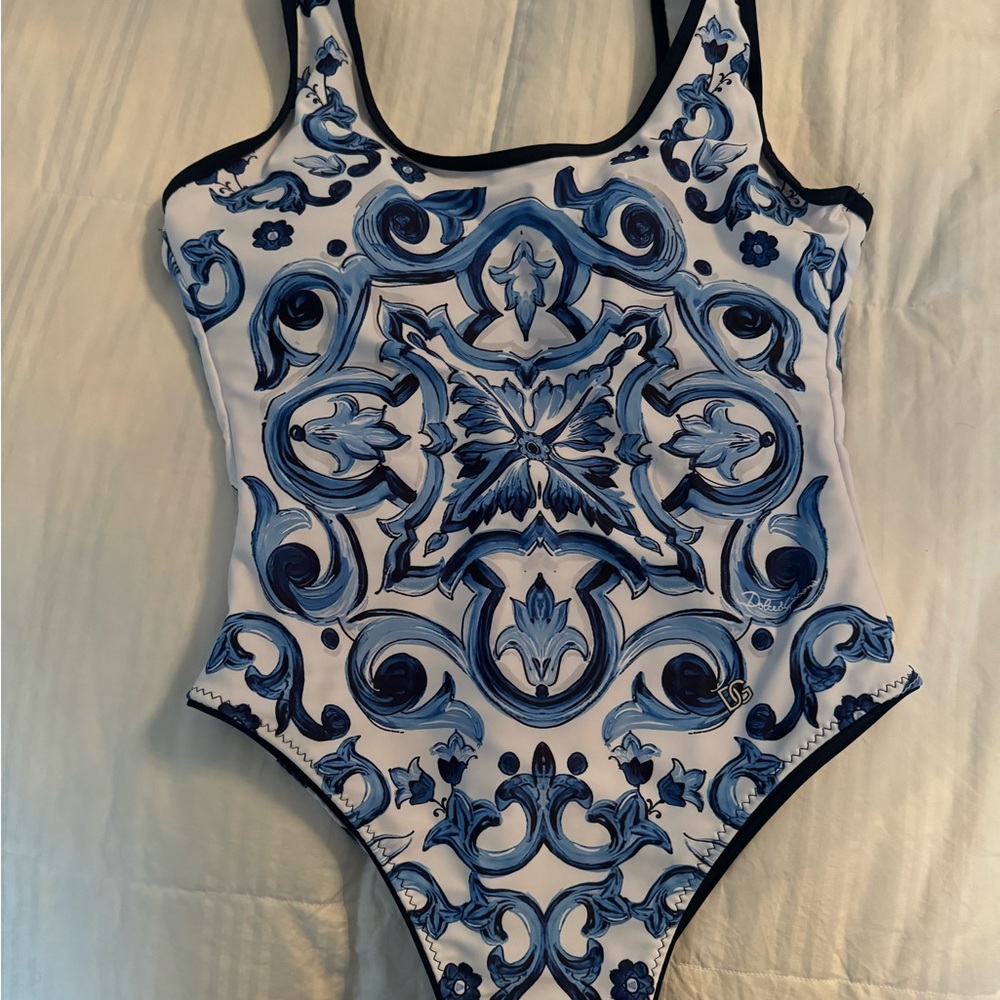 One piece swim suit